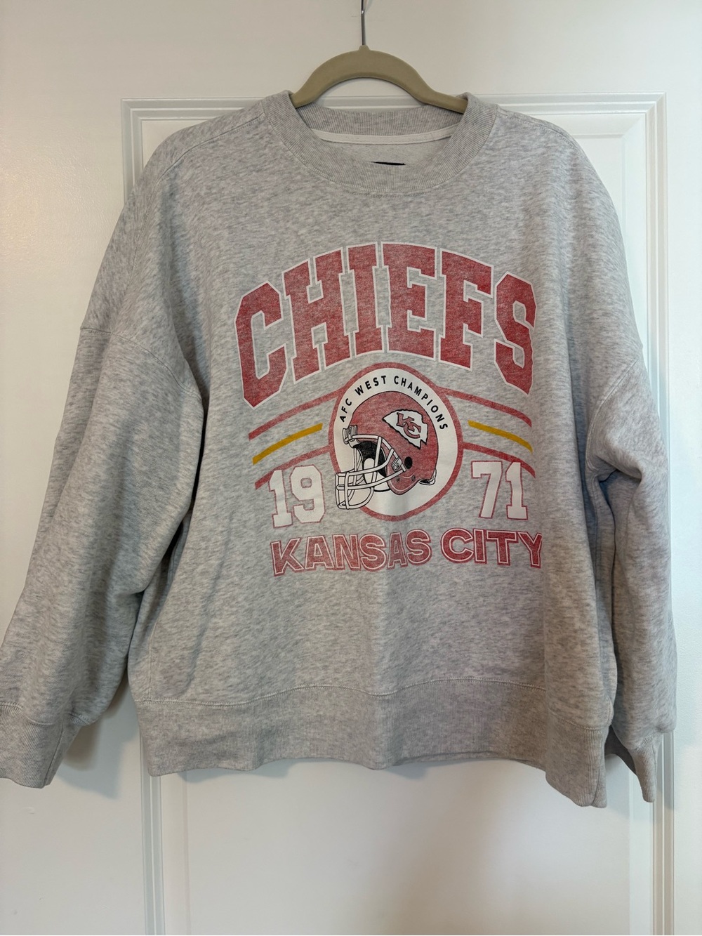 Abercrombie & Fitch Gray Chiefs Crewneck with Red and Yellow Graphics